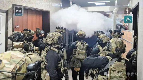 全国戒严、军队出动、议会倒戈、民众上街......韩国一夜变天的10个关键问题-第4张图片-欧意下载